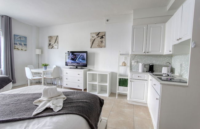 Deluxe Studios and Apartments at the Casablanca - Photo 33