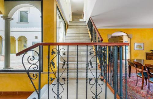 Architectural jewel between sea and mountains - Foto 28