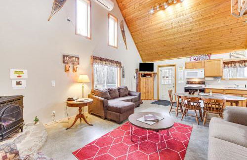 Cozy Birchwood Retreat on UTV Trail with Hot Tub! - Foto 11