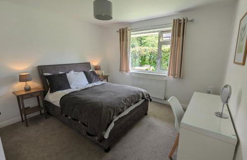 Peaceful Glastonbury Bungalow - Ideally Located - Photo 5