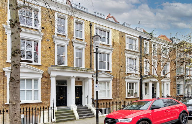 Flying The Flag For Earl's Court by Underthedoormat - Foto 4