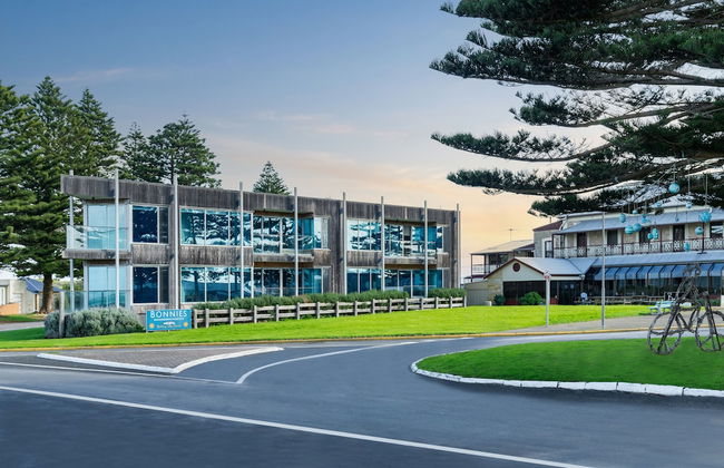 Bonnies of Beachport - Photo 1