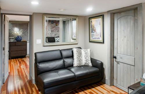 Designer Apartment in a Historic 1901 Downtown Area Mansion - Foto 25