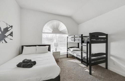 Luxury Home w Hot Tub near DFW Airport - Photo 29