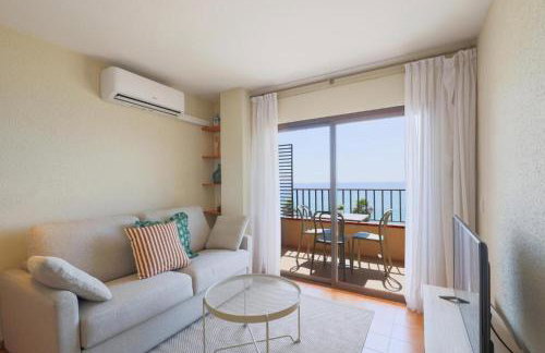 Seafront Views Apartment in Torre Valentina - Photo 2