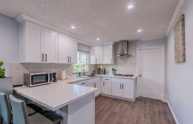 Stunning LA Luxury Retreat Ideal for Work or Play - Foto 9