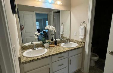 Elegant & Modern Plymouth 3-bed 25-bath Townhome - Foto 11