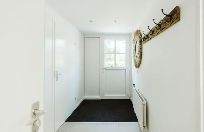 Attractively Furnished Bungalow is Located 1.5 km From the Ouddorp Beach - Foto 2