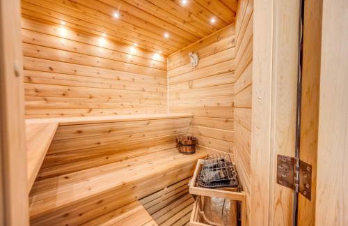 Stunning! Pocono Escape! HotTub Sauna Pool Ski Pet-Friendly Firepit Game Room Fireplace BBQ Lakes Tennis Fishing - Foto 48