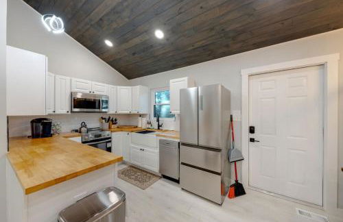 The White Lodge 4BDR Sleeps 8 with Fire Pit - Foto 12