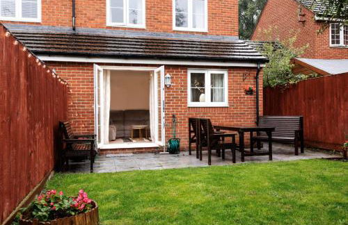 Spacious 4-Bedroom House in Aylesbury Ideal for Contractors Professionals or Larger Families - Foto 4