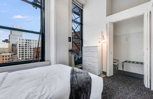 West Loop - City Views With In & Out Parking 6 - Photo 28