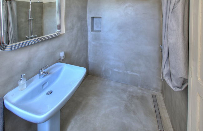 Lovely 70s Style Patio and Terrace - Photo 53