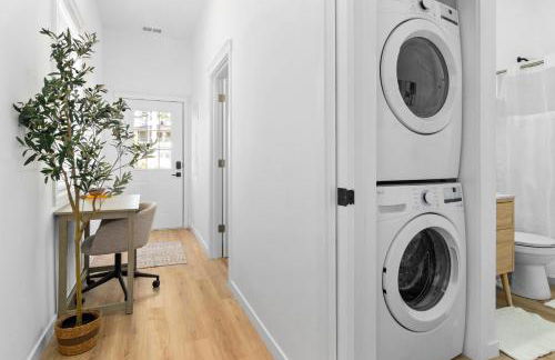 Uptown Haven Walkable Home with Bikes and Firepit near Downtown - Foto 12