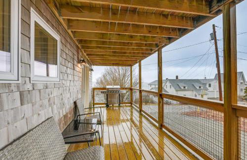 Cozy Maine Getaway Covered Deck, Walk to Beach! - Photo 2