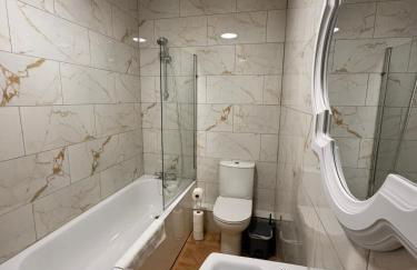 Large New 5 Bedroom 2 Bathroom House in Central Southampton - Free Parking - Foto 12