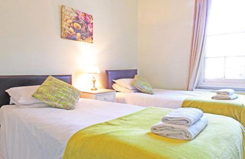 Bury Villa - 7 bedrooms sleeping 18 guests - Photo 10