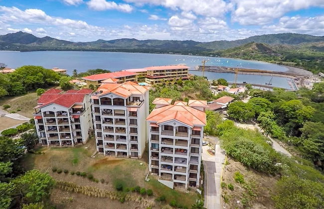 Elegant Oceanview Condo with Spacious Open-Concept Floor Plan and Inviting Beach Design - Foto 36