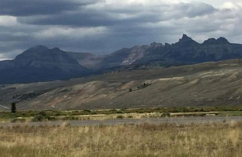 Rustic Riverside Cabin with Hot Tub in Dubois, Wyoming - Foto 13