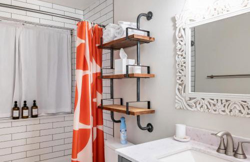 Stylish House with Hot Tub, Fire Pit Pool table near Denver - Photo 8