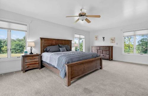 Grass Lake Retreat with Game Room & Fire Pit - Foto 4
