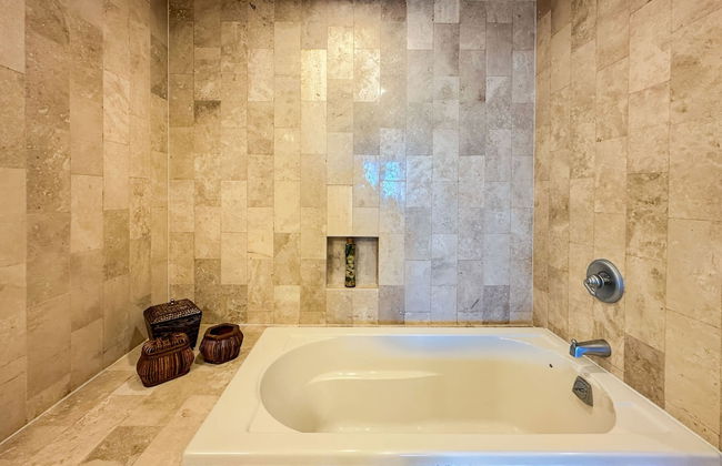 Beach Bliss Retreat 2BR Beachfront Condo - Foto 26