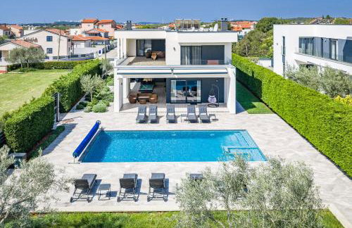 Villa Ula in Pula with heated pool, sauna & private tennis court - Photo 46