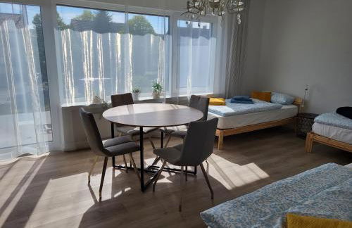 Emily Apartments, moderne ruhige Wohnung, nur 4 km von der A2 - Foto 4