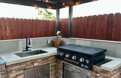 2 Masters, Newly renovated with new furnishings - 4BR 3BA - Photo 30