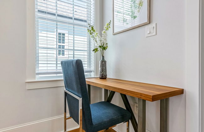 Chic 4 BR Condo - Large Pool - Perfect Location - Photo 35