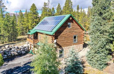 Secluded Log Cabin with Views & Hot Tub, Foosball, Wood Stove - Heavenly Homestead - Foto 10