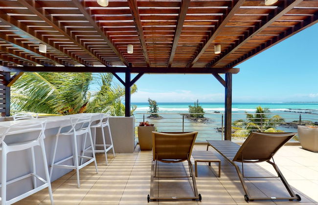 Bon Azur Beachfront Suites & Penthouses with LOV - Photo 34