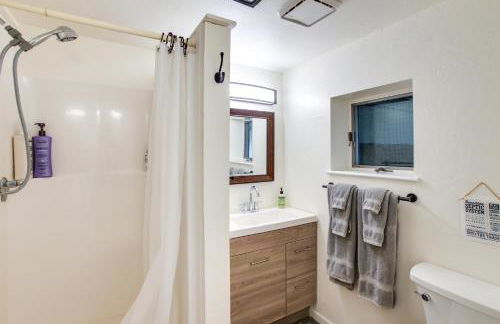 Harrison Getaway with Deck and Lake Views! - Foto 17