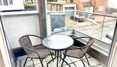 Central Leigh, on the Broadway, private gated parking, balcony - Foto 4