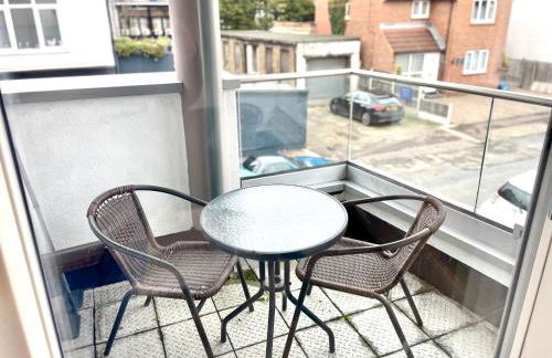 Central Leigh, on the Broadway, private gated parking, balcony - Foto 4