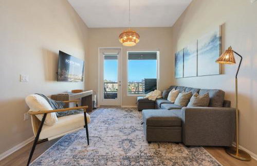 Luxury Living in N Park, 2BR, King Beds, Parking - Foto 1