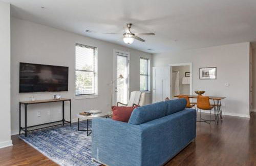 CozySuites Music Row Spacious 2BR free parking 25 - Foto 1