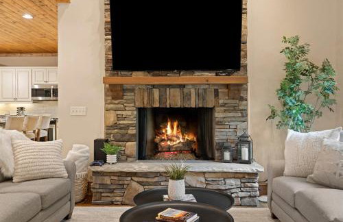 Blowing Rock Cabin Hot Tub Lake & Trout Stream 3 King Suites 2 Fireplaces - Foto 11