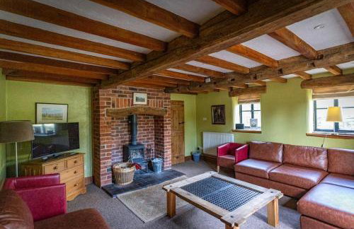 School House, cosy cottage for 12 with hot tub in the Peak District - Photo 50