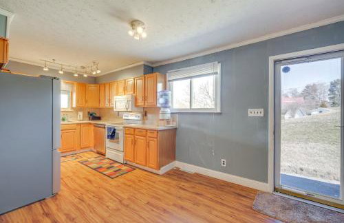 Lake Views and Private Dock Radford Retreat! - Foto 8