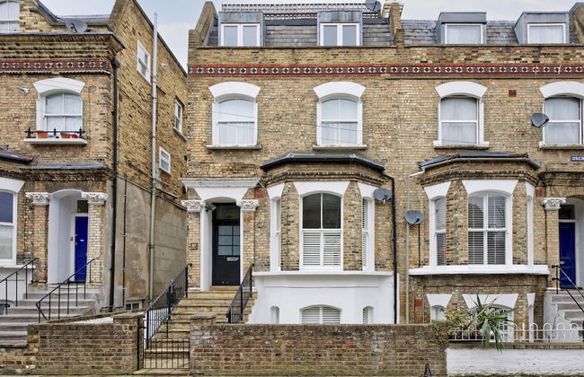 Beautiful Battersea Garden Flat by Underthedoormat - Photo 20