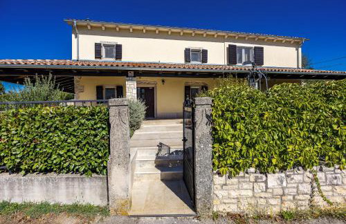 Charming Villa Antoana for families and kids in Labin - Rabac with kids playground & private pool - Foto 12