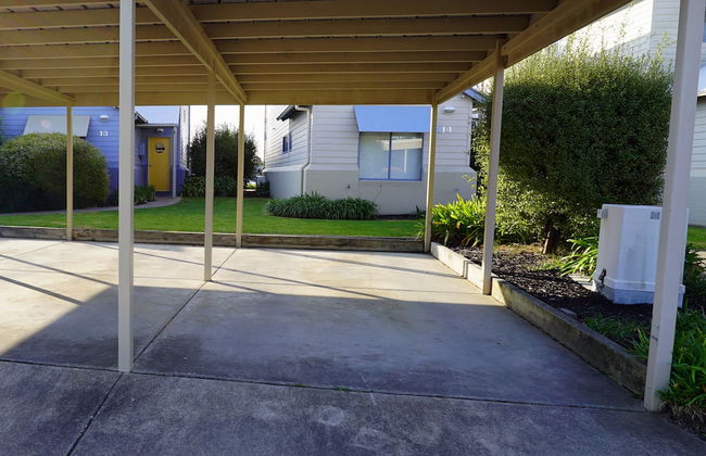 Captains Cove Resort - Waterfront Apartment - Photo 26