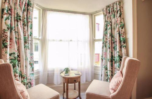 Stunning Cromer beach house with sea views - Photo 6