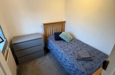 Spacious 3 bed house garden & parking sleeps 5 - Foto 9