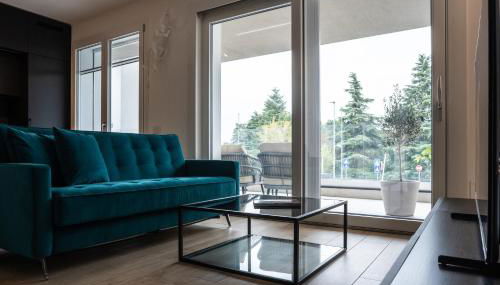 LuxeDesign Apartment - Photo 5