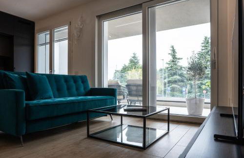 LuxeDesign Apartment - Photo 5