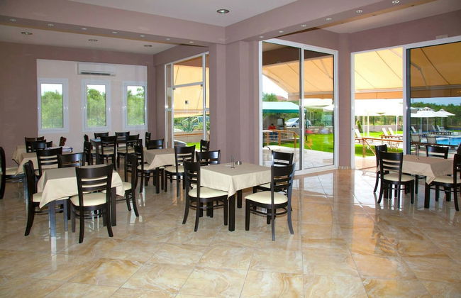 Stomio Villague - Foto 28