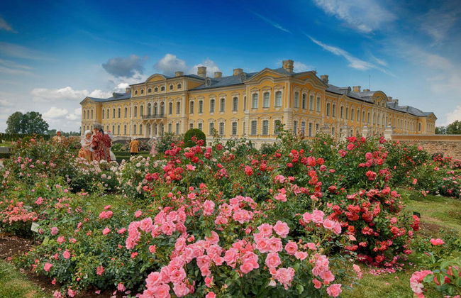 Hill of Crosses, Rundāle Palace & Bauska Castle Day Trip - Foto 4