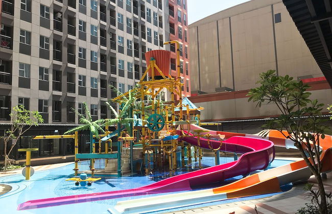 Stunning And Comfy Studio Apartment Transpark Juanda - Photo 18